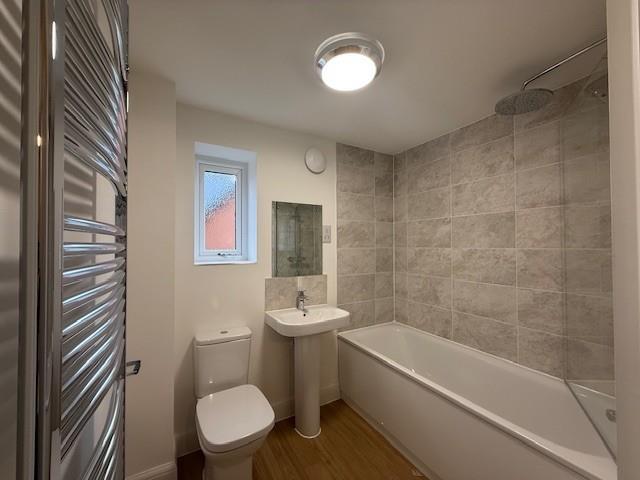 Bathroom 1.jpg