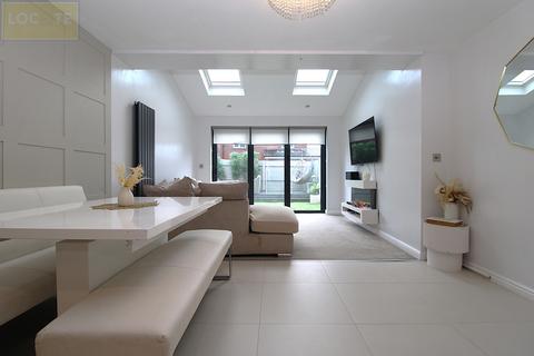 3 bedroom townhouse for sale, Edenhall Drive, Flixton