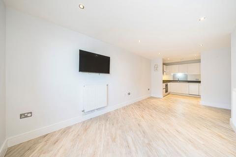 3 bedroom flat to rent, Victoria Parade, London SE10