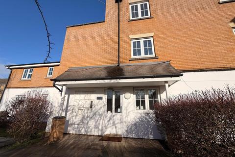 2 bedroom house share to rent, Kendal, Purfleet-on-Thames