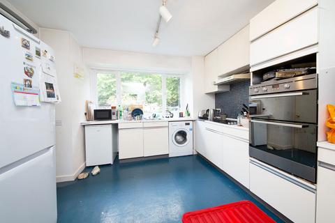 4 bedroom semi-detached house to rent, Bembridge Close, London NW6