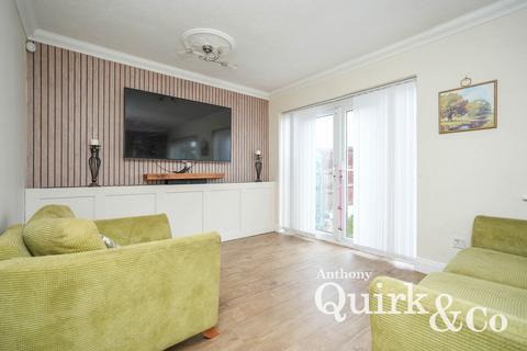 3 bedroom semi-detached house for sale, Harrow Road, Canvey Island, SS8