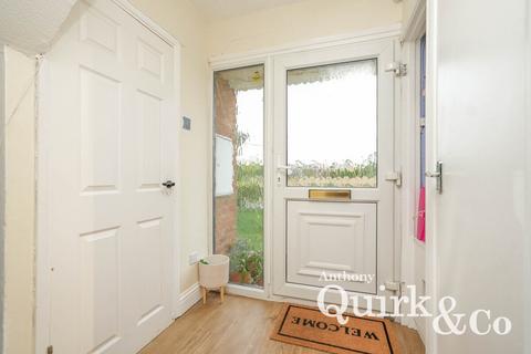 3 bedroom semi-detached house for sale, Harrow Road, Canvey Island, SS8