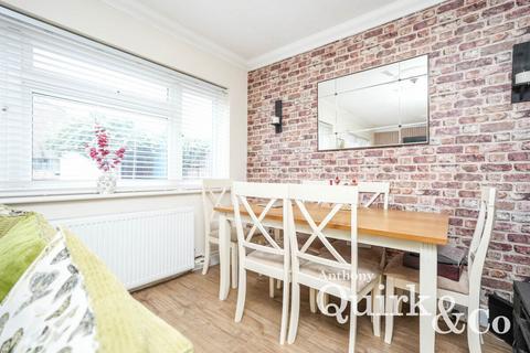 3 bedroom semi-detached house for sale, Harrow Road, Canvey Island, SS8