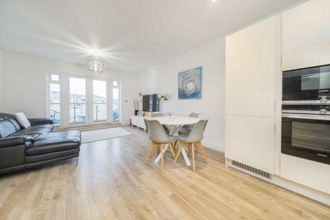 2 bedroom flat for sale, Dyas Road, Sunbury-On-Thames TW16