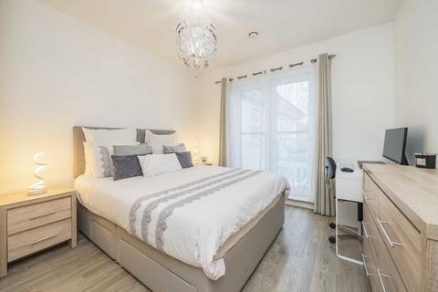2 bedroom flat for sale, Dyas Road, Sunbury-On-Thames TW16