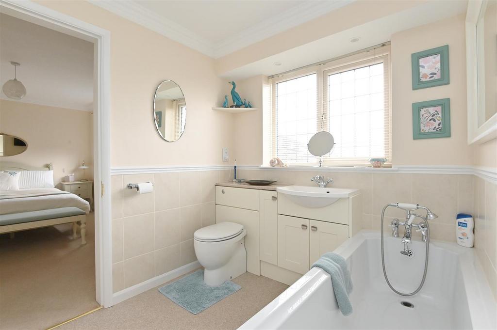 En-Suite Bathroom