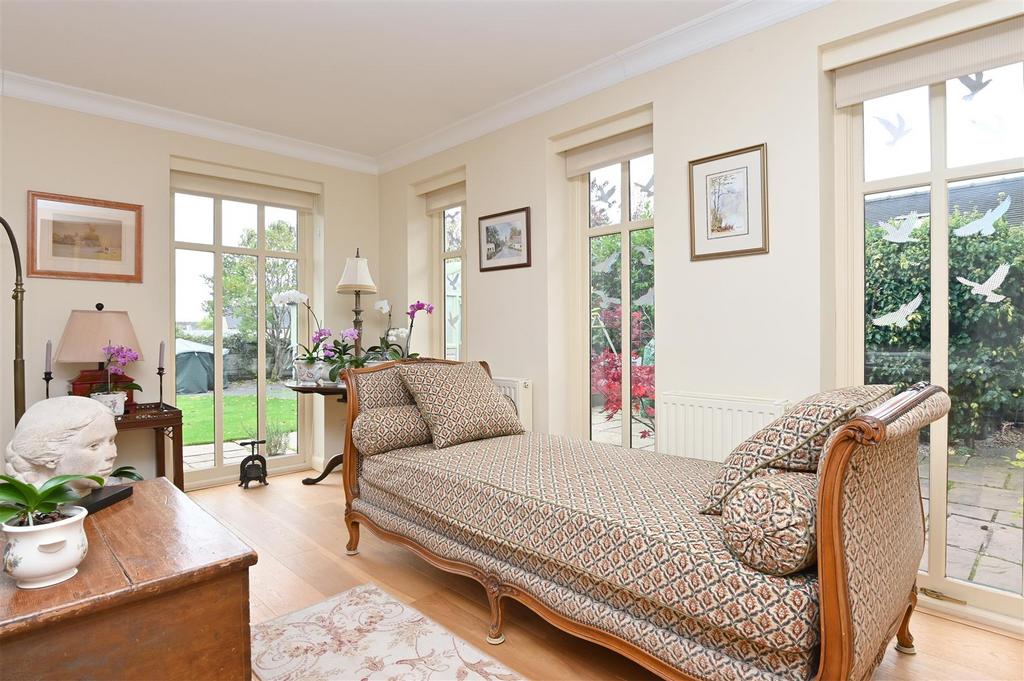 Lounge to windows and chaise longue.jpg