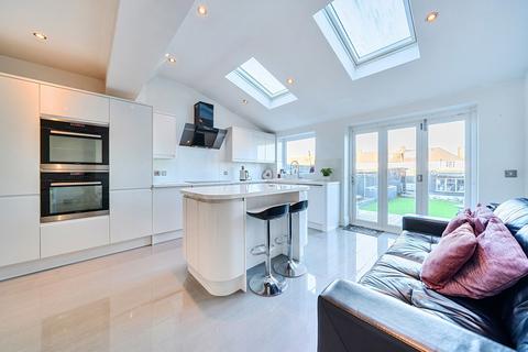 4 bedroom terraced house for sale, Lewis Avenue, Gillingham, Kent