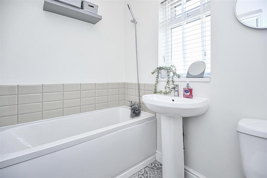 10 Wakefield Street Bathroom (1).jpg