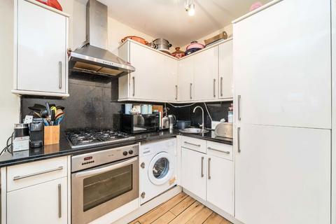 2 bedroom flat for sale, Queens Road, Teddington TW11