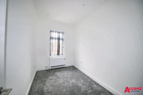 2 bedroom flat to rent, 56b London Road, Romford, Essex RM7 9QX