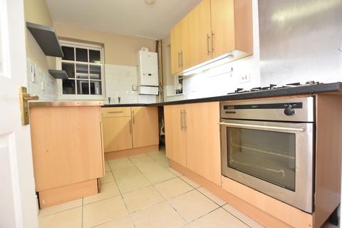 3 bedroom flat to rent, Chapel Place, Ramsgate, CT11