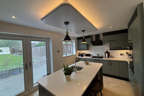 4 bedroom semi-detached house for sale, Lyncote Road, Rowley Fields Leicester