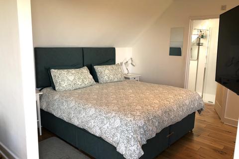 Studio to rent, Woodpecker studio apartment, Dulas