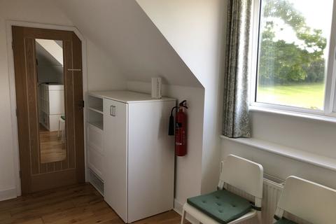 Studio to rent, Woodpecker studio apartment, Dulas