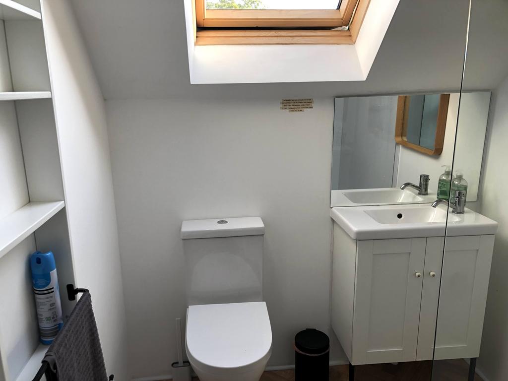 Apt 2 bathroom