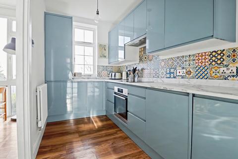 2 bedroom flat for sale, Make Peace Mansions,Makepeace Avenue, Highgate, London N6