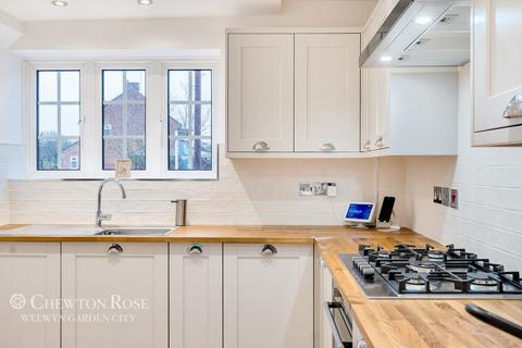 5 bedroom semi-detached house for sale, Manor Road, ST ALBANS
