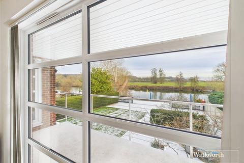 4 bedroom detached house for sale, River Gardens, Purley on Thames, Reading, Berkshire, RG8