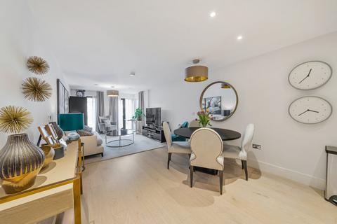 2 bedroom flat for sale, Archway Road, London, N6