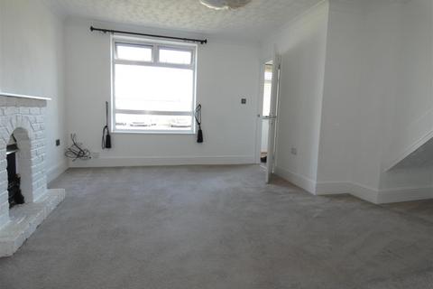 3 bedroom terraced house to rent, Hogarth Close, Cippenham