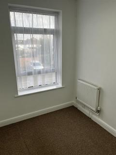 3 bedroom terraced house to rent, Hogarth Close, Cippenham