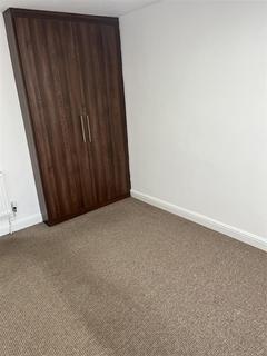 3 bedroom terraced house to rent, Hogarth Close, Cippenham