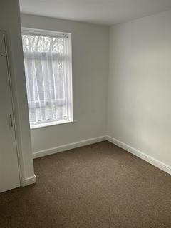 3 bedroom terraced house to rent, Hogarth Close, Cippenham