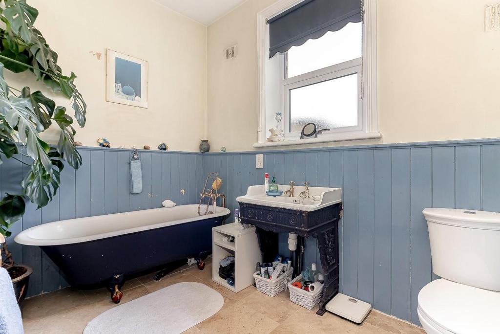 Bathroom - Copy.jpg