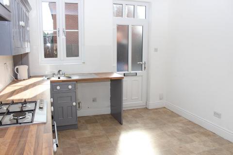 2 bedroom terraced house to rent, Mill Gate, Newark, Nottinghamshire, NG24