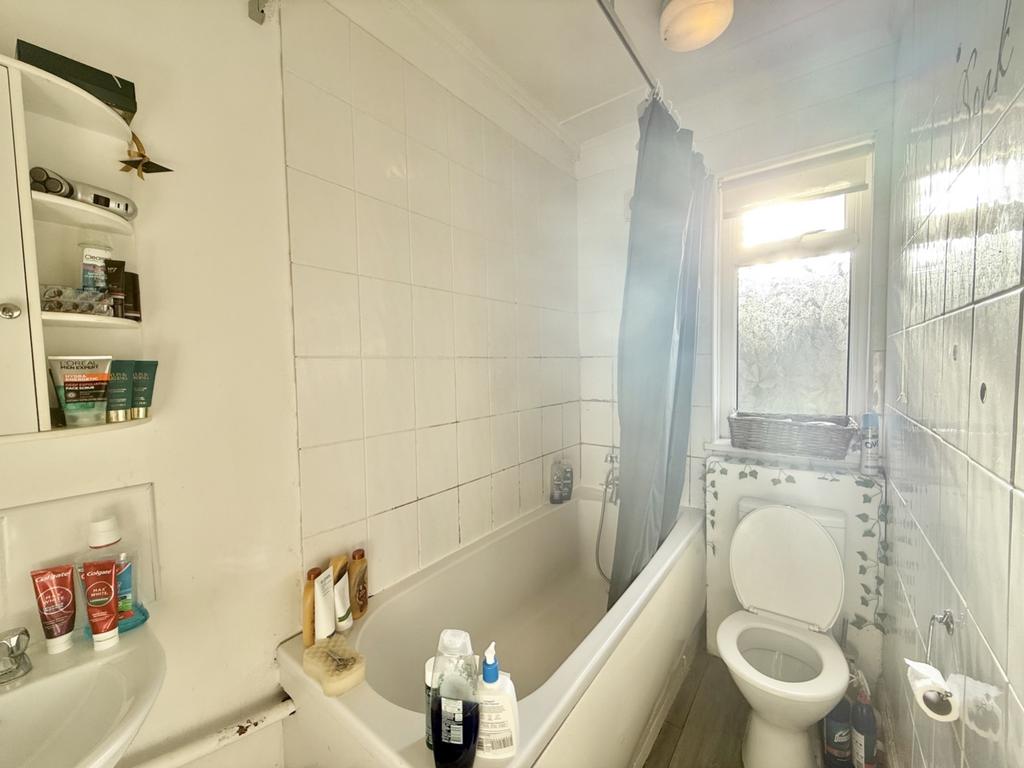 176 Hasting St 2