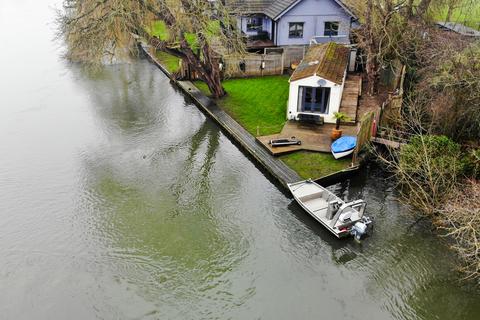 1 bedroom mobile home for sale, Lammas Drive, Staines-upon-Thames TW18