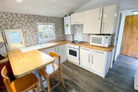 1 bedroom mobile home for sale, Lammas Drive, Staines-upon-Thames TW18