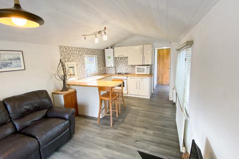 1 bedroom mobile home for sale, Lammas Drive, Staines-upon-Thames TW18