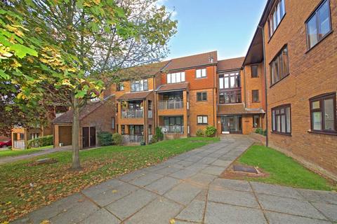 2 bedroom apartment to rent, Eastbury Avenue, Northwood HA6