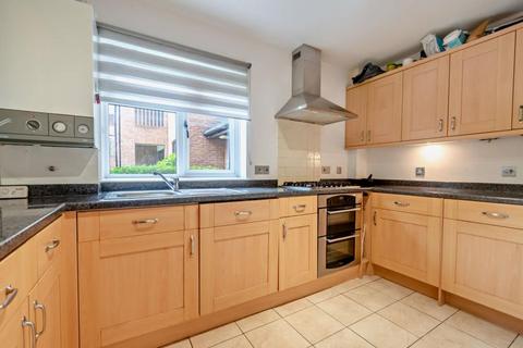 2 bedroom apartment to rent, Eastbury Avenue, Northwood HA6