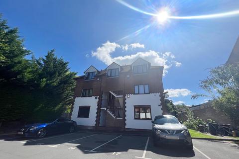 1 bedroom flat to rent, Willow Court, Bassetsbury Lane, High Wycombe, HP11