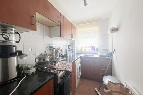 1 bedroom flat to rent, Willow Court, Bassetsbury Lane, High Wycombe, HP11