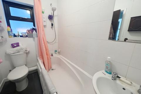 1 bedroom flat to rent, Willow Court, Bassetsbury Lane, High Wycombe, HP11