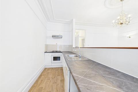 2 bedroom apartment to rent, Richmond Road, East Twickenham