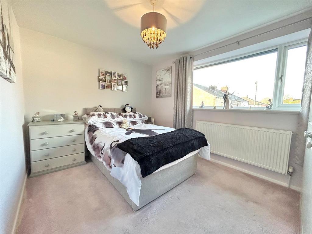 Bedroom 1.jpg