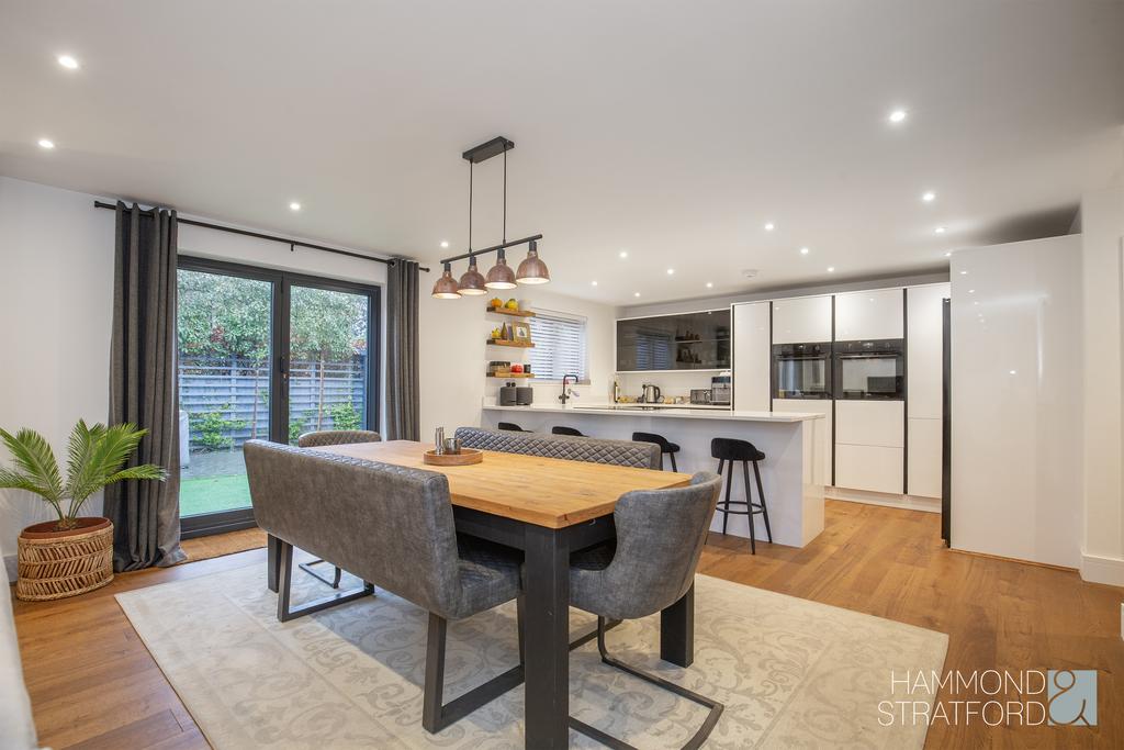Dining area/Kitchen