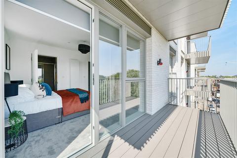 2 bedroom apartment to rent, 4 Woodlands Avenue, Acton W3