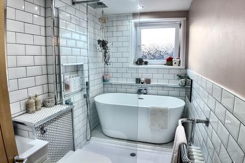4 bedroom detached house for sale, Victoria Road, Fleur De Lis, NP12
