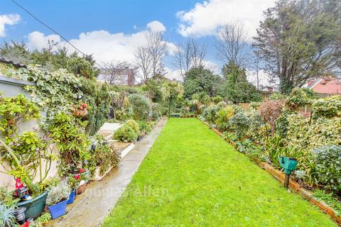 3 bedroom semi-detached house for sale, Highfield Close, Romford, Essex