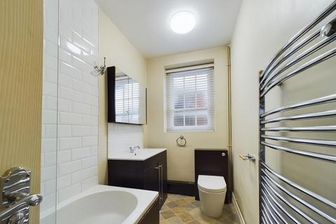2 bedroom flat to rent, Hermitage Road, Hitchin SG5