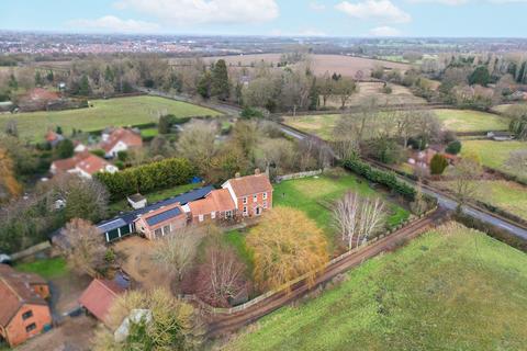 4 bedroom detached house for sale, Silfield Road, Silfield