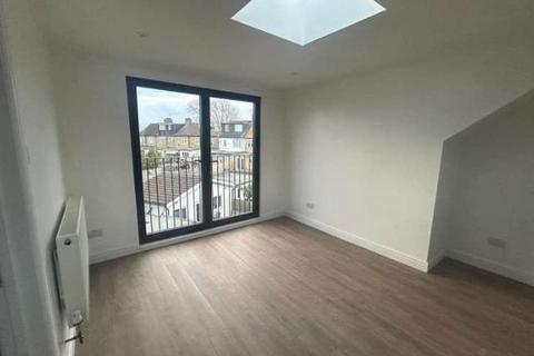 2 bedroom flat to rent, Hall Lane, London