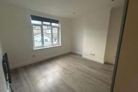2 bedroom flat to rent, Hall Lane, London